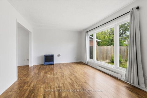 Photo 7 at 300 Annsheila Drive, Keswick South, Georgina
