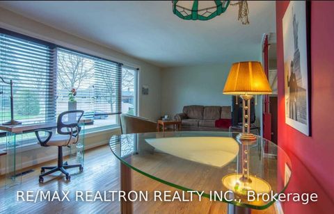 Photo 4 at 19 Wenderly Drive, Aurora Village, Aurora