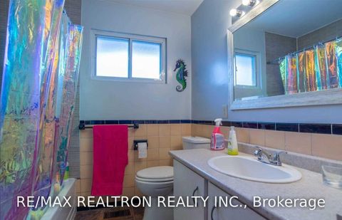 Photo 12 at 19 Wenderly Drive, Aurora Village, Aurora
