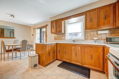 Photo 15 at 36 Purcell Square, Steeles, Toronto