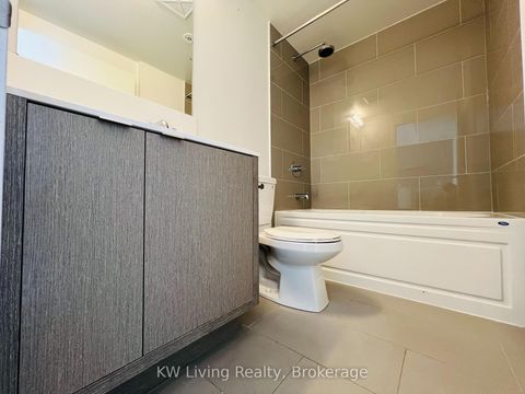 Photo 15 at 5109 - 88 Harbour Street E, Waterfront Communities C1, Toronto