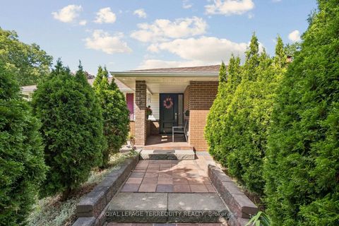 Photo 1 at 2 Richbourne Court, Sullivan, Toronto