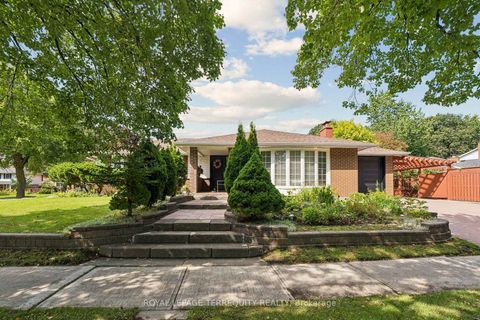 Photo 2 at 2 Richbourne Court, Sullivan, Toronto