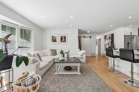 Photo 5 at 2 Richbourne Court, Sullivan, Toronto