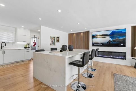 Photo 7 at 2 Richbourne Court, Sullivan, Toronto