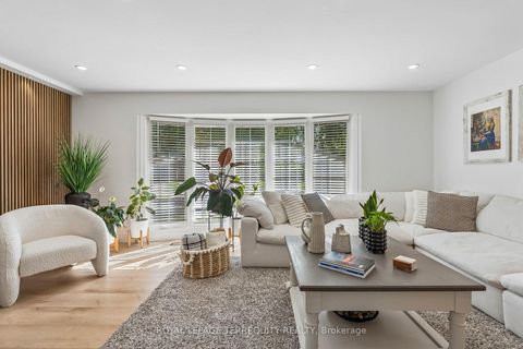 Photo 8 at 2 Richbourne Court, Sullivan, Toronto