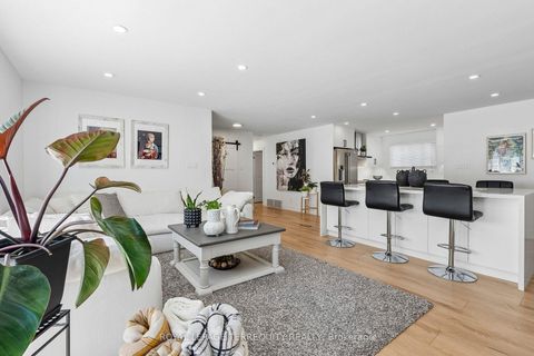 Photo 9 at 2 Richbourne Court, Sullivan, Toronto