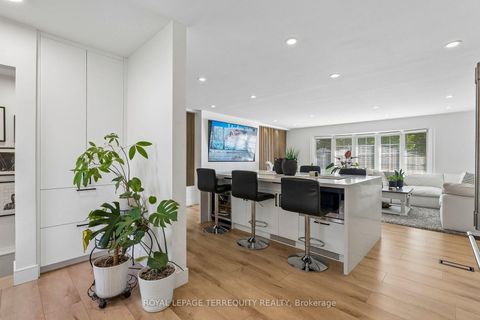 Photo 10 at 2 Richbourne Court, Sullivan, Toronto