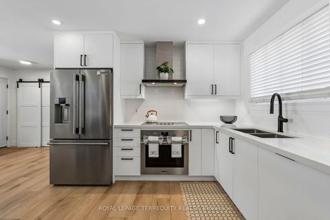 Photo 13 at 2 Richbourne Court, Sullivan, Toronto