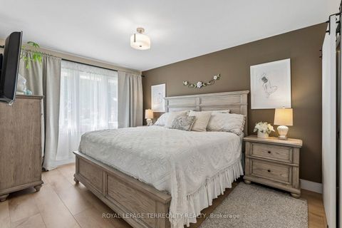 Photo 15 at 2 Richbourne Court, Sullivan, Toronto