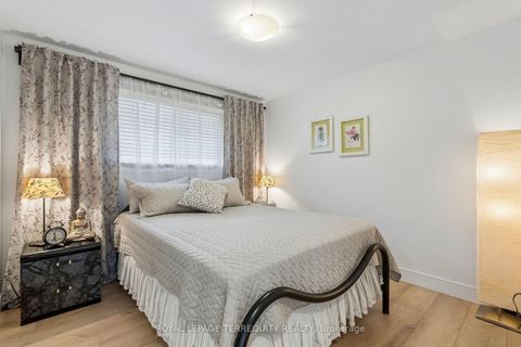 Photo 17 at 2 Richbourne Court, Sullivan, Toronto