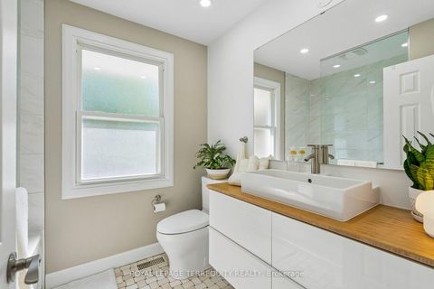 Photo 19 at 2 Richbourne Court, Sullivan, Toronto