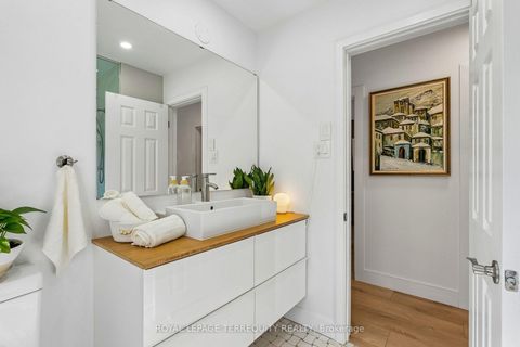 Photo 20 at 2 Richbourne Court, Sullivan, Toronto
