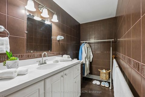 Photo 29 at 2 Richbourne Court, Sullivan, Toronto