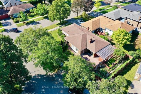 Photo 36 at 2 Richbourne Court, Sullivan, Toronto