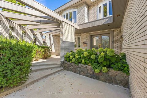 Photo 2 at 23 Brockington Crescent, Bathurst Manor, Toronto