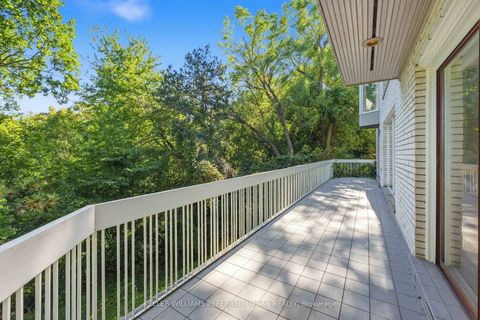 Photo 18 at 23 Brockington Crescent, Bathurst Manor, Toronto