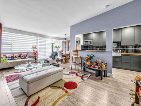 Photo 5 at 504 - 4060 Lawrence Avenue E, West Hill, Toronto