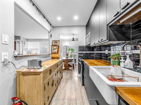 Photo 7 at 504 - 4060 Lawrence Avenue E, West Hill, Toronto