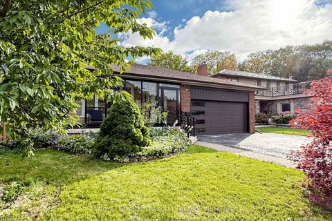 Photo 3 at 6 Fulwell Crescent, York University Heights, Toronto