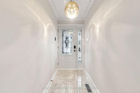 Photo 7 at 6 Fulwell Crescent, York University Heights, Toronto