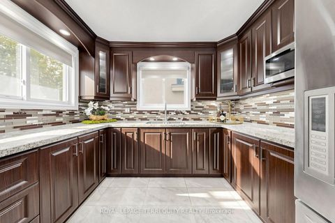 Photo 14 at 6 Fulwell Crescent, York University Heights, Toronto