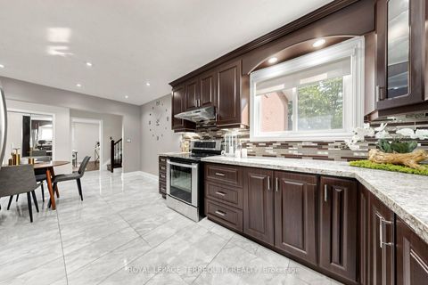 Photo 15 at 6 Fulwell Crescent, York University Heights, Toronto