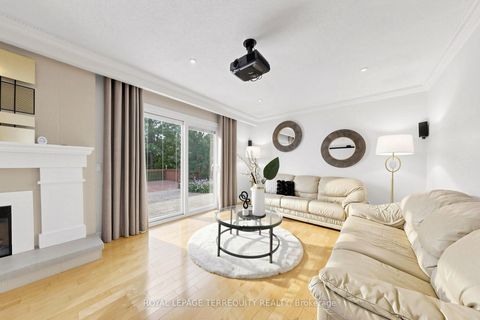 Photo 32 at 6 Fulwell Crescent, York University Heights, Toronto