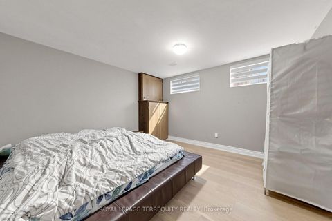 Photo 42 at 6 Fulwell Crescent, York University Heights, Toronto