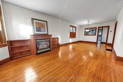 Photo 4 at 51 Arcadian Circle, Long Branch, Toronto