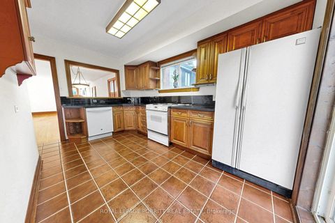 Photo 10 at 51 Arcadian Circle, Long Branch, Toronto