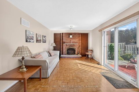 Photo 13 at 851 Huntingwood Drive, Sullivan, Toronto