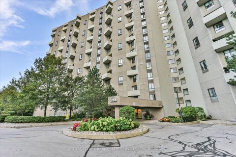Photo 4 at E1 - 284 Mill Road, Markland Wood, Toronto