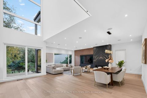 Photo 2 at 272 Renforth Drive, Markland Wood, Toronto