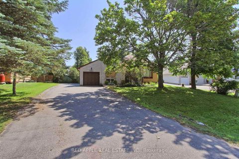 Photo 2 at 2277 Scythes Street, Stroud, Innisfil