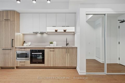 Photo 5 at 639 - 91 Montclair Avenue, Forest Hill South, Toronto