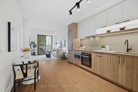 Photo 6 at 639 - 91 Montclair Avenue, Forest Hill South, Toronto