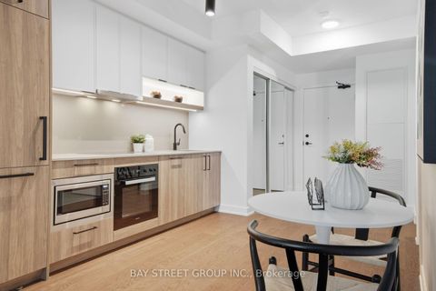 Photo 10 at 639 - 91 Montclair Avenue, Forest Hill South, Toronto