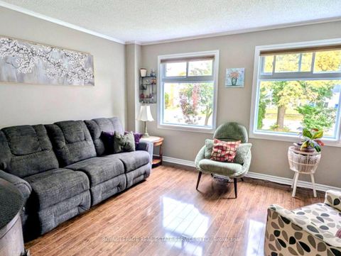 Photo 4 at 114 Elizabeth Street, Ardagh, Barrie