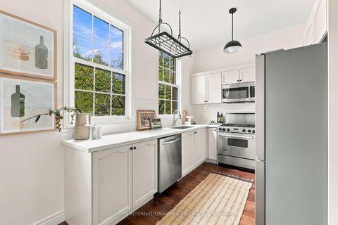 Photo 11 at 60 Poulett Street, Moss Park, Toronto