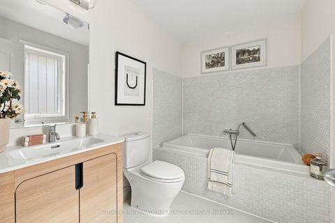 Photo 17 at 60 Poulett Street, Moss Park, Toronto