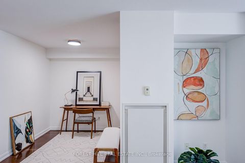 Photo 6 at 917 - 111 Elizabeth Street, Bay Street Corridor, Toronto