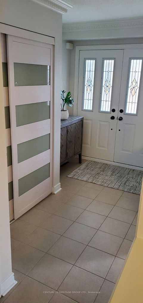 Photo 3 at 106 Laurendale Avenue, Keswick South, Georgina