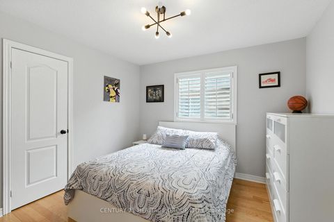 Photo 16 at 106 Laurendale Avenue, Keswick South, Georgina