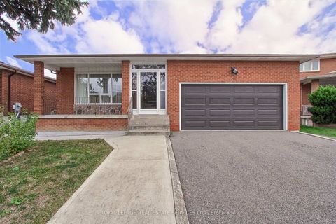 Photo 2 at 190 Benjamin Boake Trail, York University Heights, Toronto