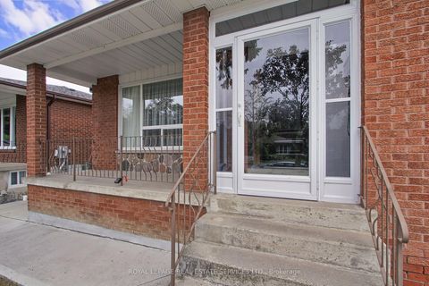Photo 3 at 190 Benjamin Boake Trail, York University Heights, Toronto
