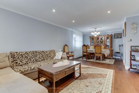 Photo 9 at 190 Benjamin Boake Trail, York University Heights, Toronto