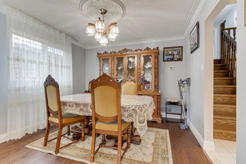 Photo 10 at 190 Benjamin Boake Trail, York University Heights, Toronto
