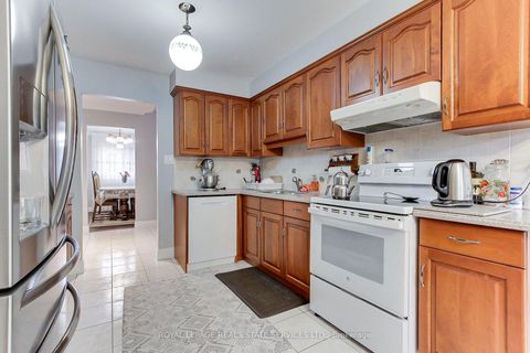 Photo 11 at 190 Benjamin Boake Trail, York University Heights, Toronto
