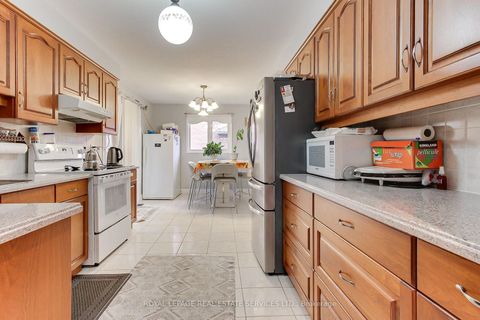Photo 12 at 190 Benjamin Boake Trail, York University Heights, Toronto